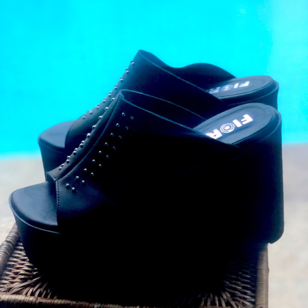 Fiori wedge sandals